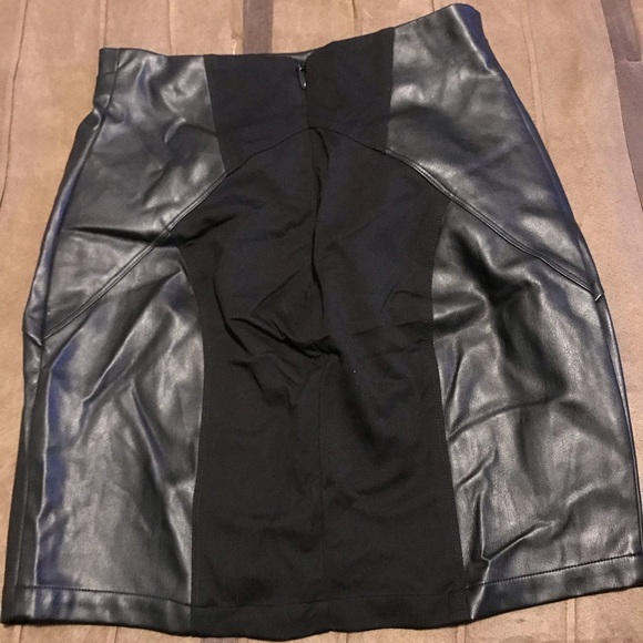 🎀Brand New Bow Front Mixed Fabric Leather Skirt🎀 - Picture 3 of 5